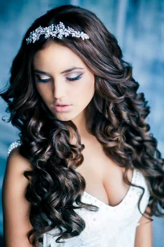 20 Best Curly Wedding Hairstyles Ideas - The Xerxes