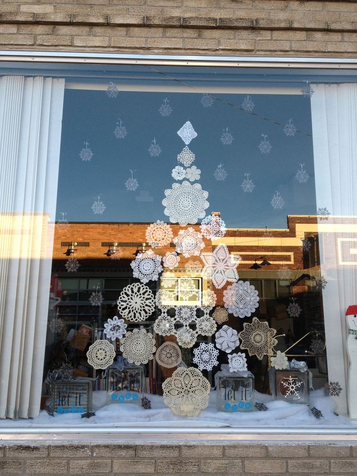 Christmas Window Decoration Ideas - The Xerxes