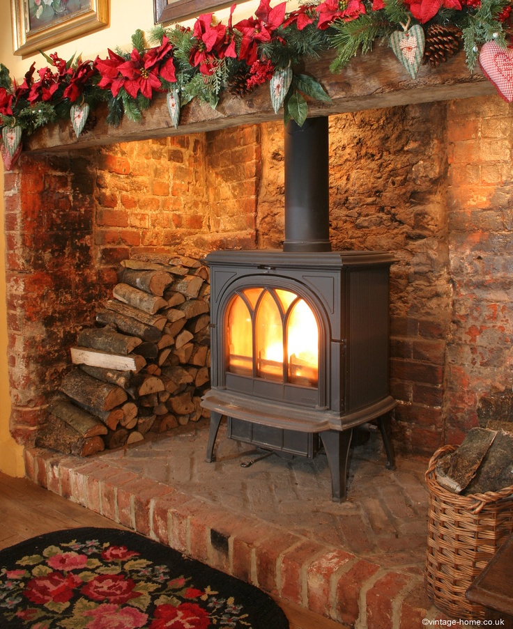 30+ Christmas Fireplace Decoration Ideas - The Xerxes